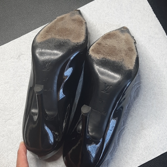 Authentic Louise Vuitton heels - Picture 3 of 6